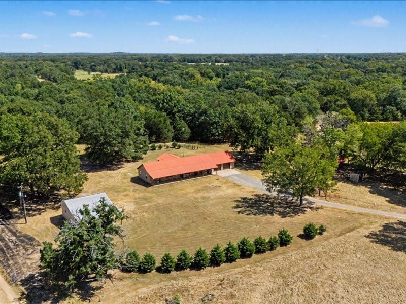 1816 County Road 2040, Ravenna, Texas