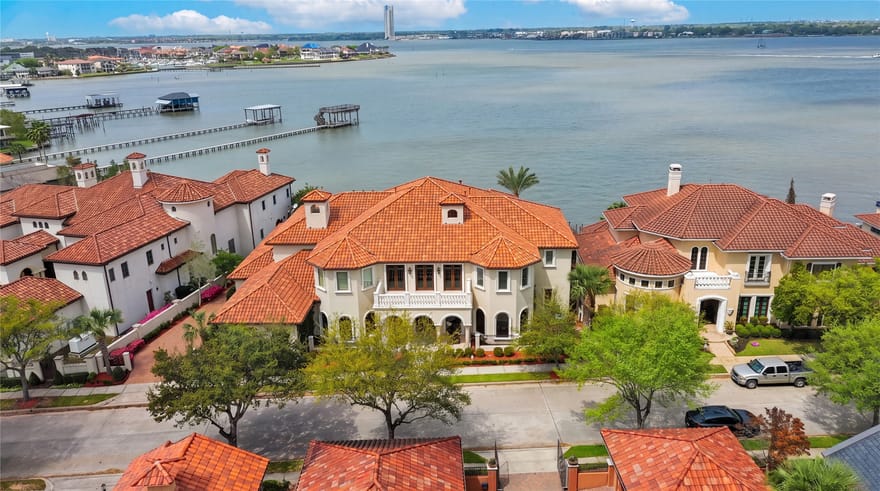 6 Waterford Oaks Lane, Kemah, Texas