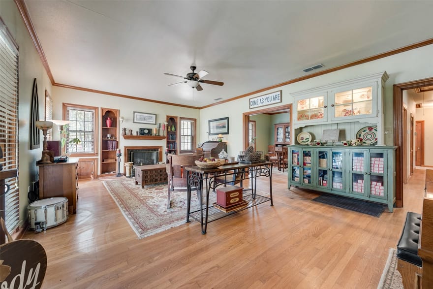 233 E High Street, Wills Point, Texas