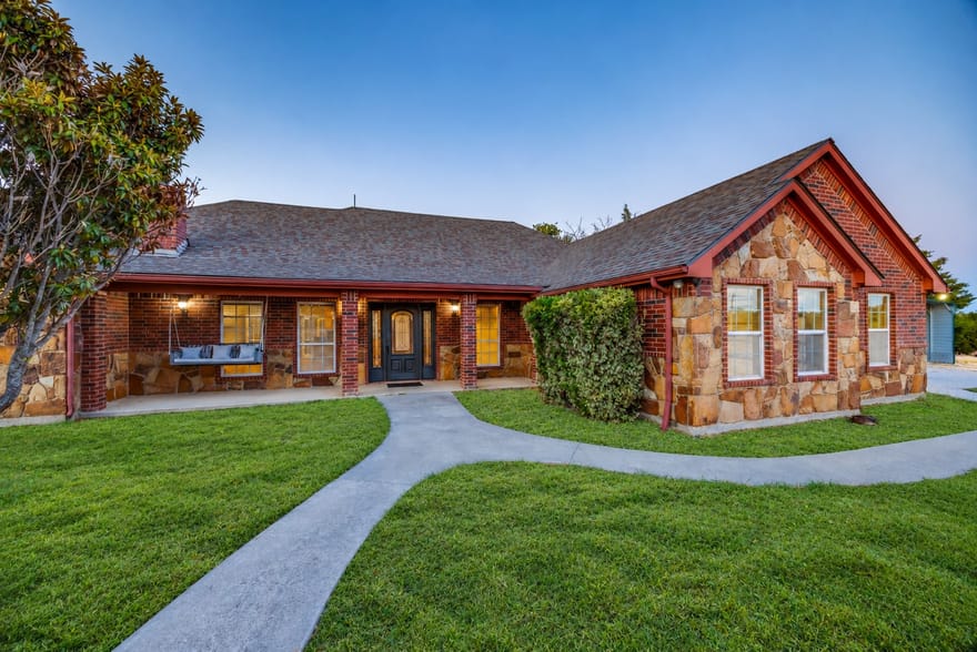 171 Chestnut Road, Whitewright, Texas