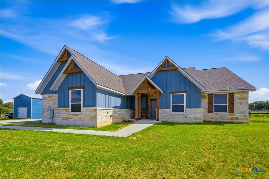 5476 County Road 427, Stockdale, Texas