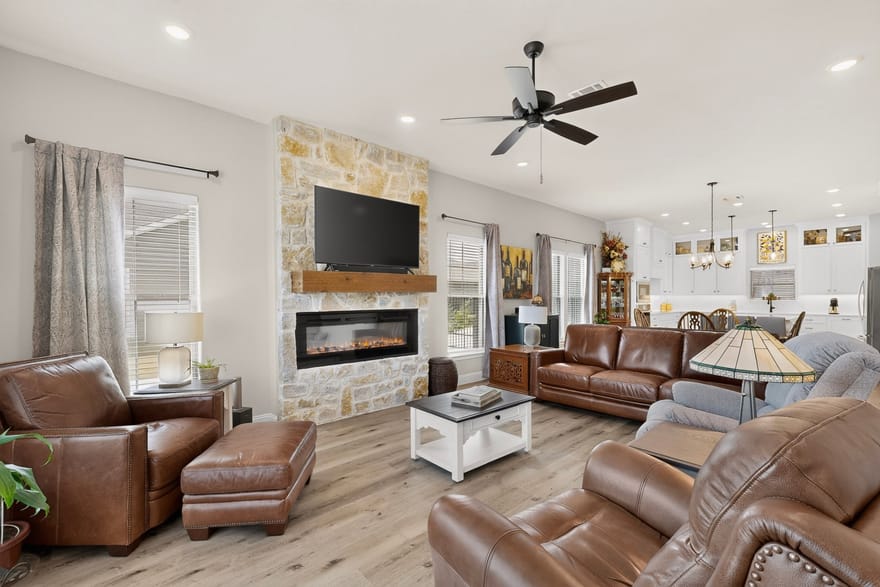 1564 S Saylee Lane, Burleson, Texas