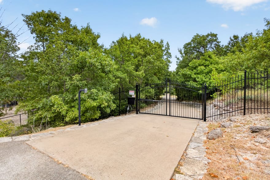 6400 Lake Oaks Circle, Fort Worth, Texas