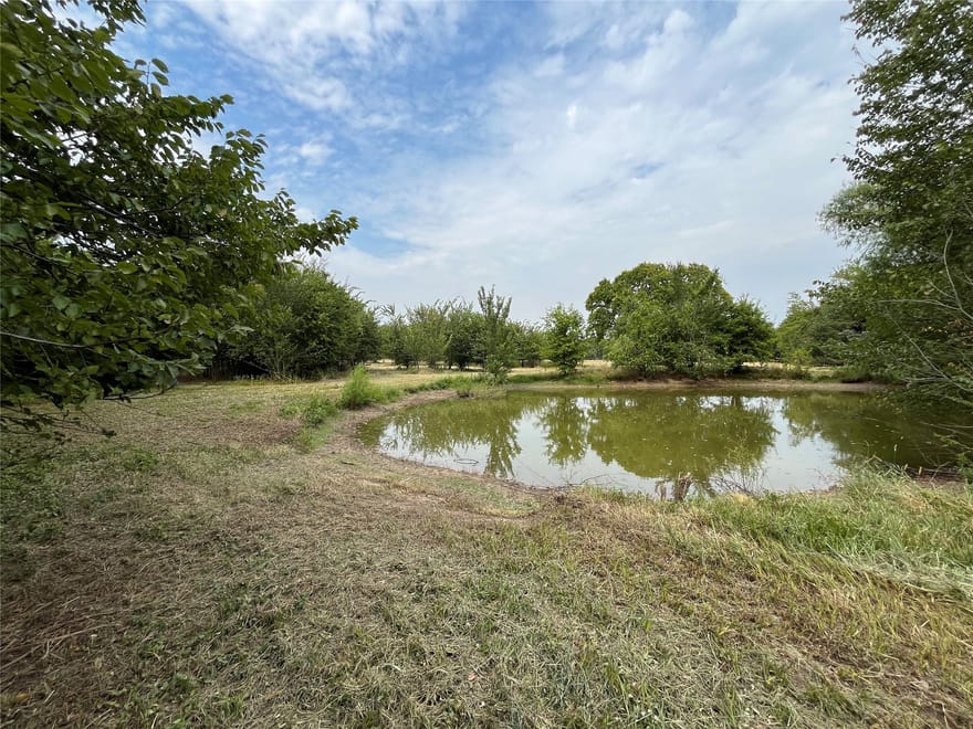 404 E Maple Street, Ravenna, Texas