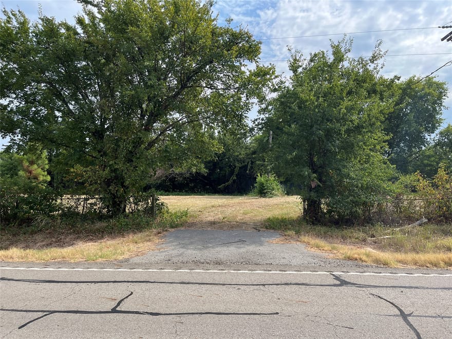 404 E Maple Street, Ravenna, Texas
