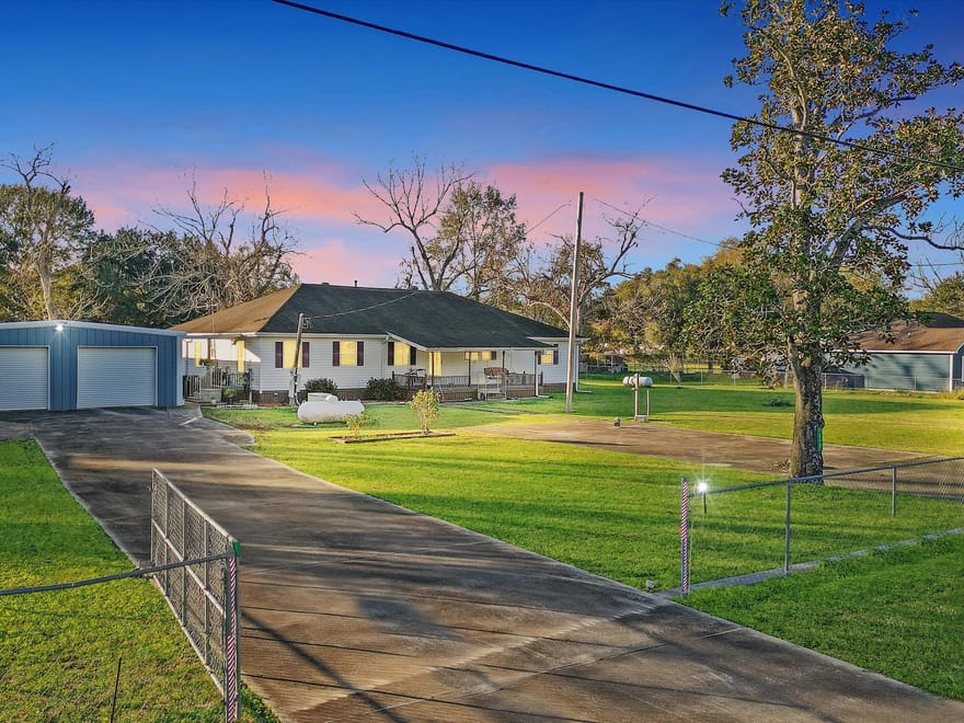 9313 State Highway 61, Hankamer, Texas