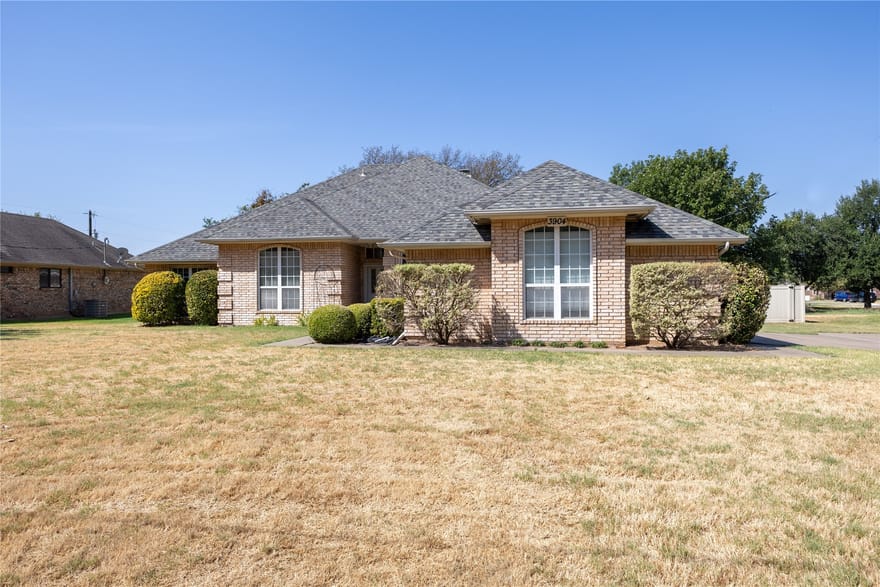 3904 Santa Cruz Street, Granbury, Texas