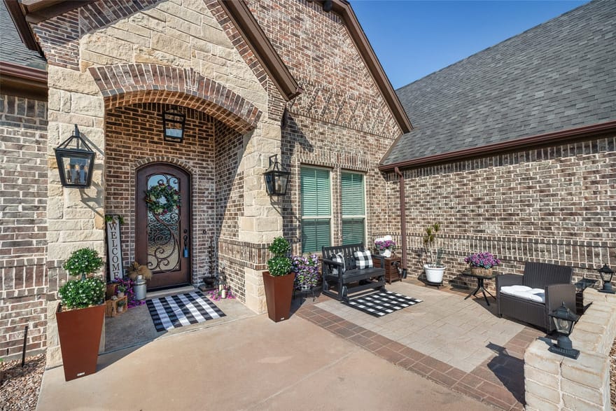329 Kenyon Court, Granbury, Texas