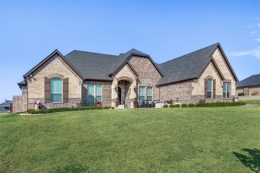 329 Kenyon Court, Granbury, Texas