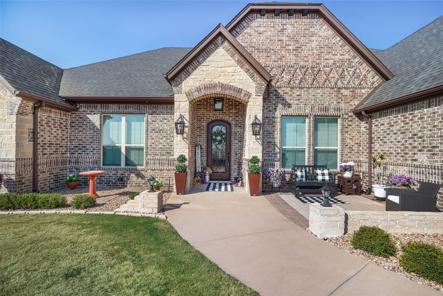 329 Kenyon Court, Granbury, Texas