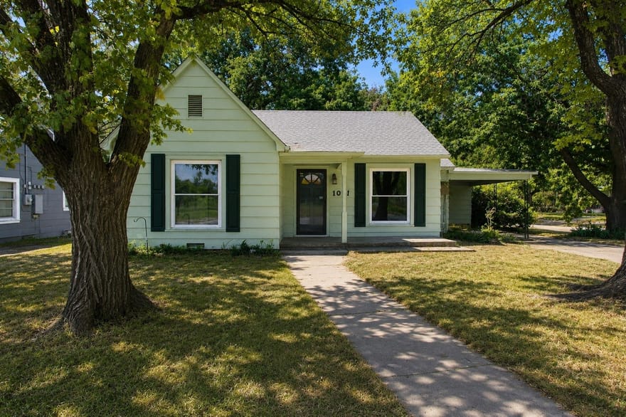 1031 Ritchey Street, Gainesville, Texas