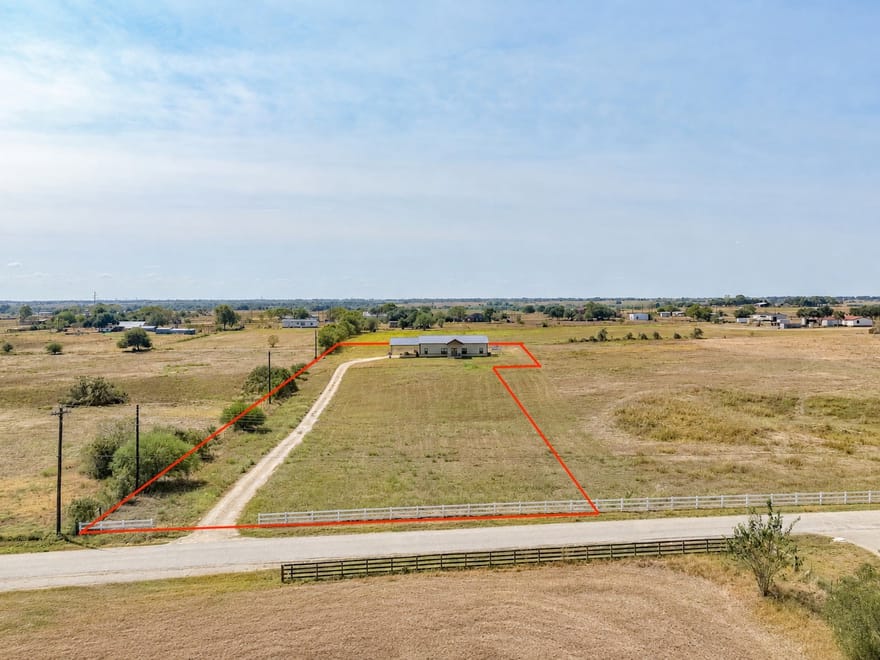 487 County Road 301, Shiner, Texas