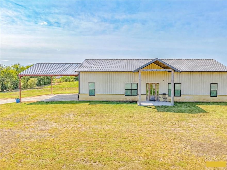 487 County Road 301, Shiner, Texas