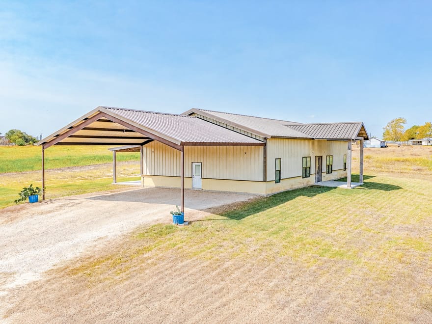 487 County Road 301, Shiner, Texas