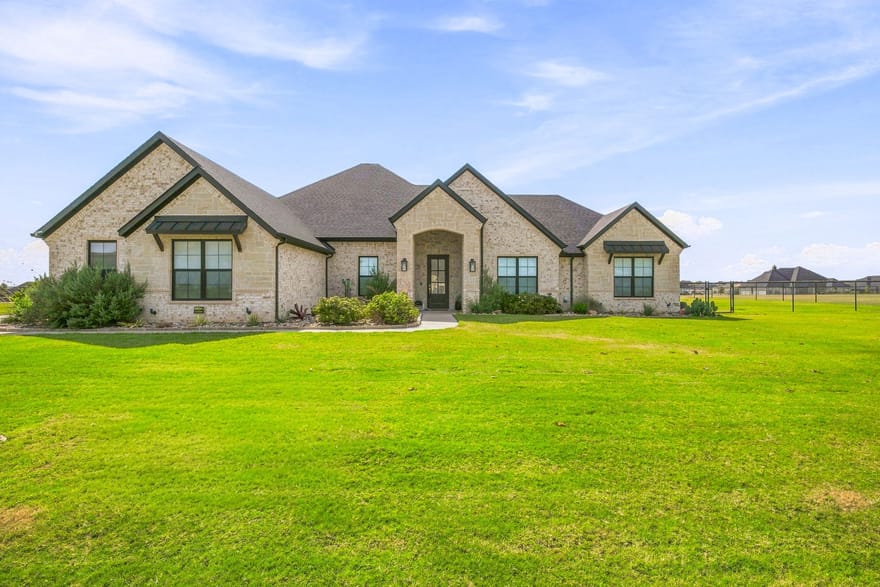 212 Buena Vista Drive, Godley, Texas