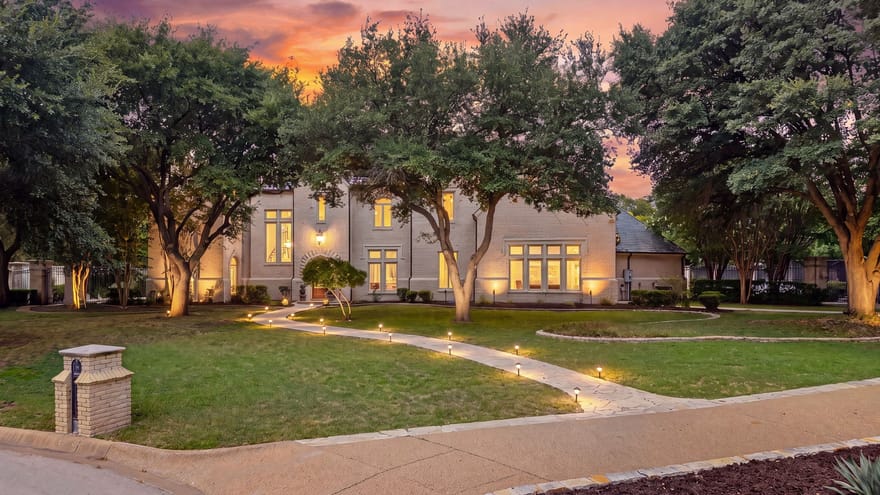 6704 Blair Court, Benbrook, Texas