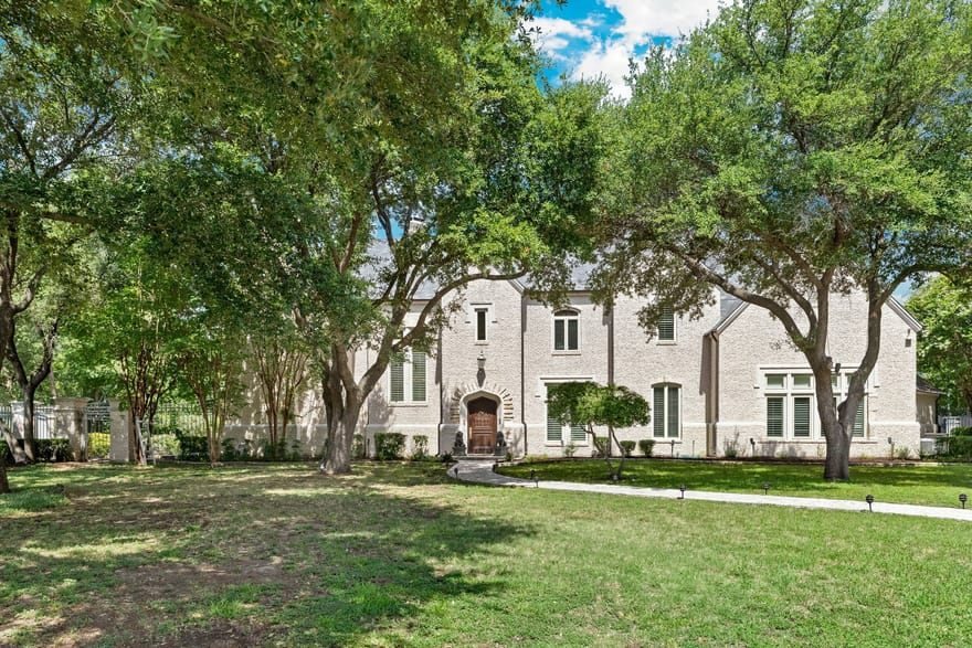 6704 Blair Court, Benbrook, Texas