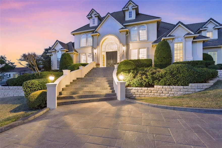 6800 Oak Hill Drive, Fort Worth, Texas