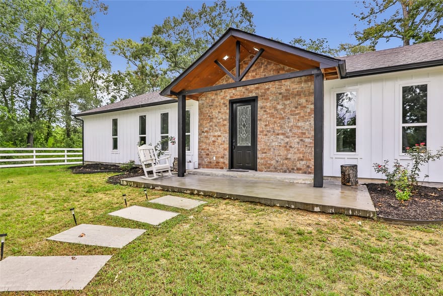 634 County Road 2342, Dayton, Texas