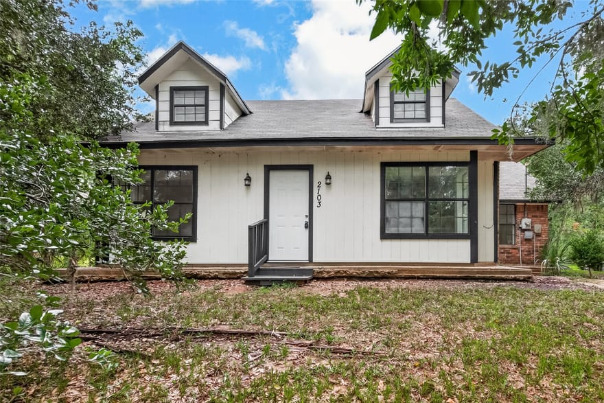 2103 Bayou Drive, Lake Jackson, Texas