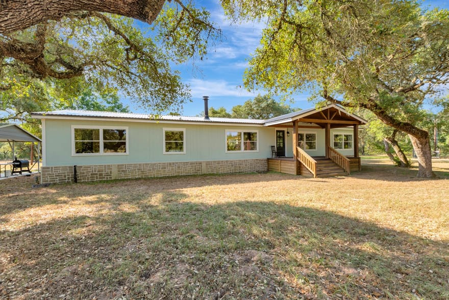 1079 Private Road 1051, Hallettsville, Texas