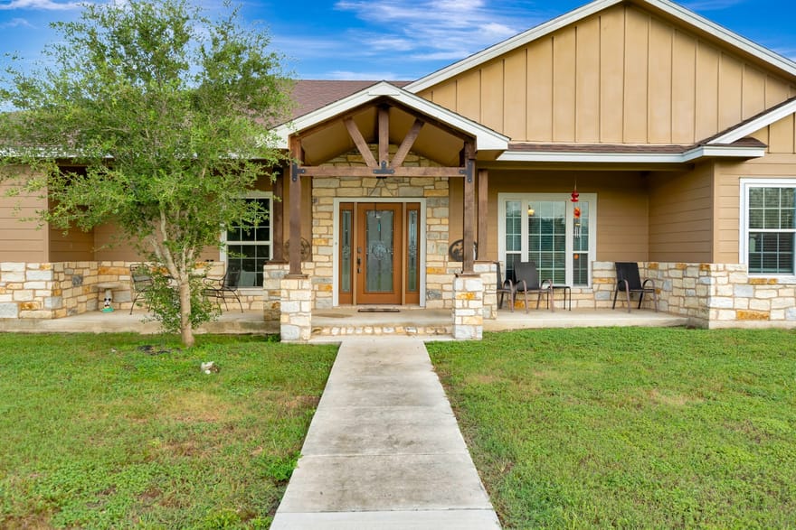 1207 Friar Road, Cuero, Texas