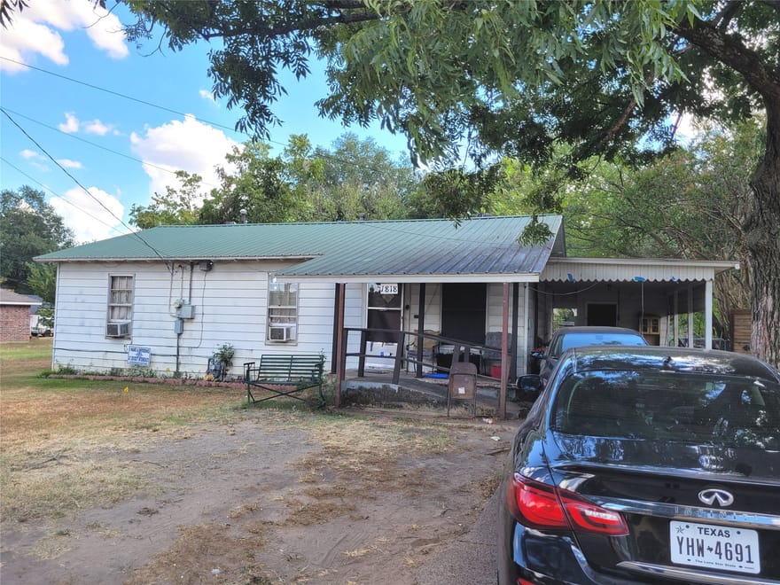 1818 E Booth, Paris, Texas
