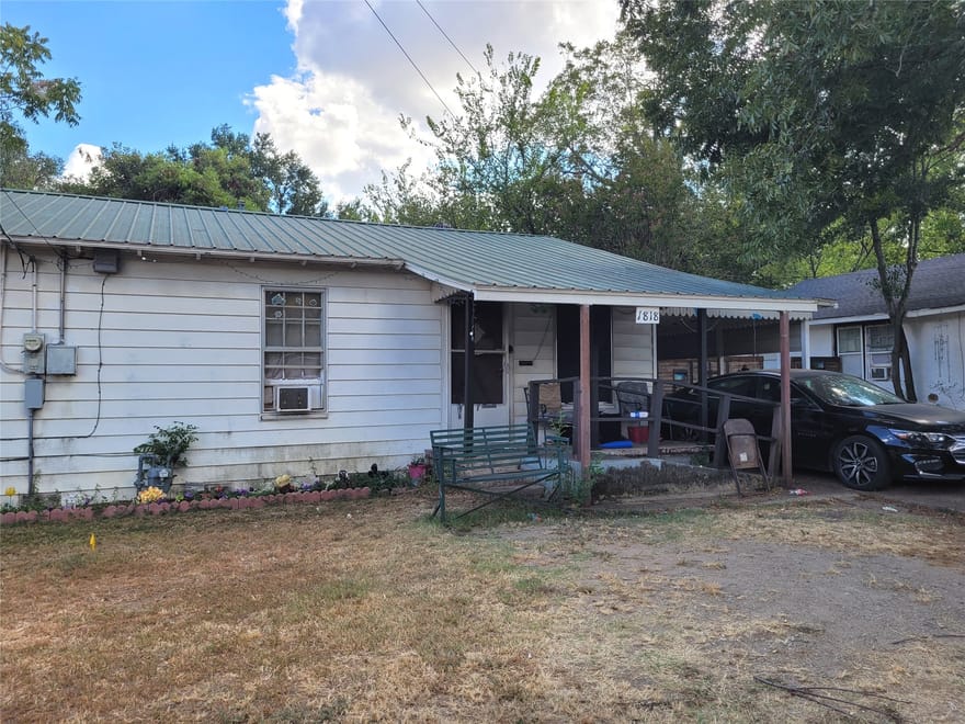 1818 E Booth, Paris, Texas