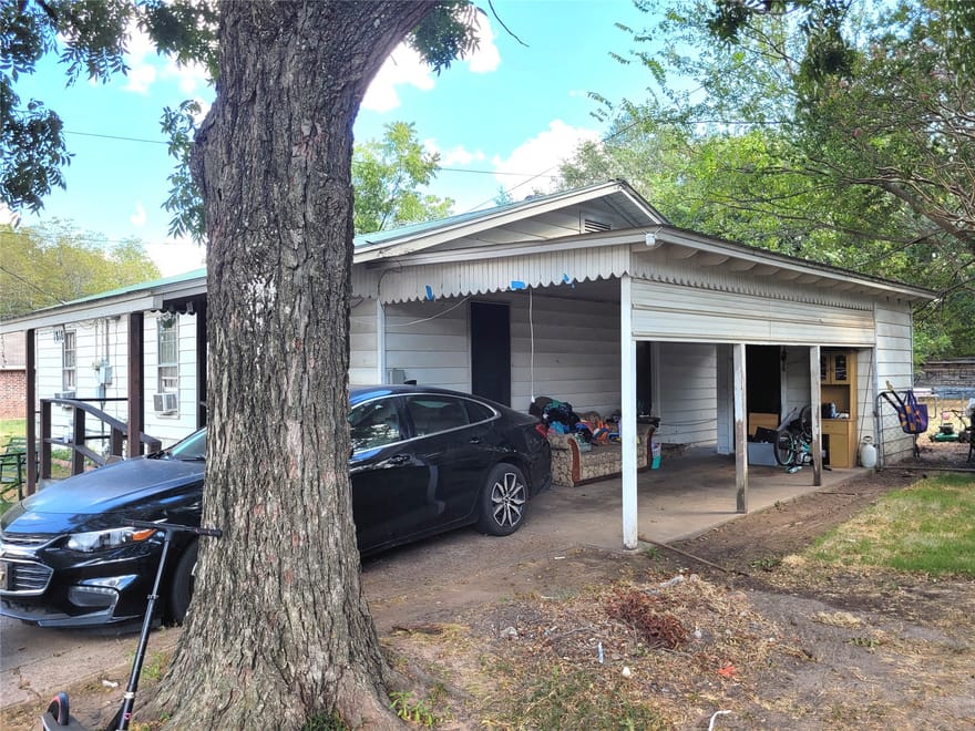 1818 E Booth, Paris, Texas