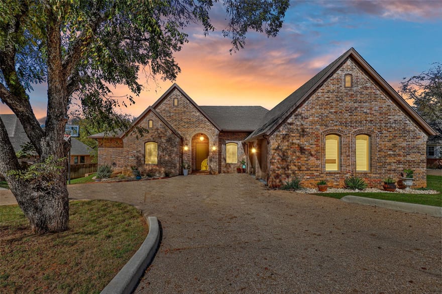 6222 Prospect Hill Drive, Granbury, Texas