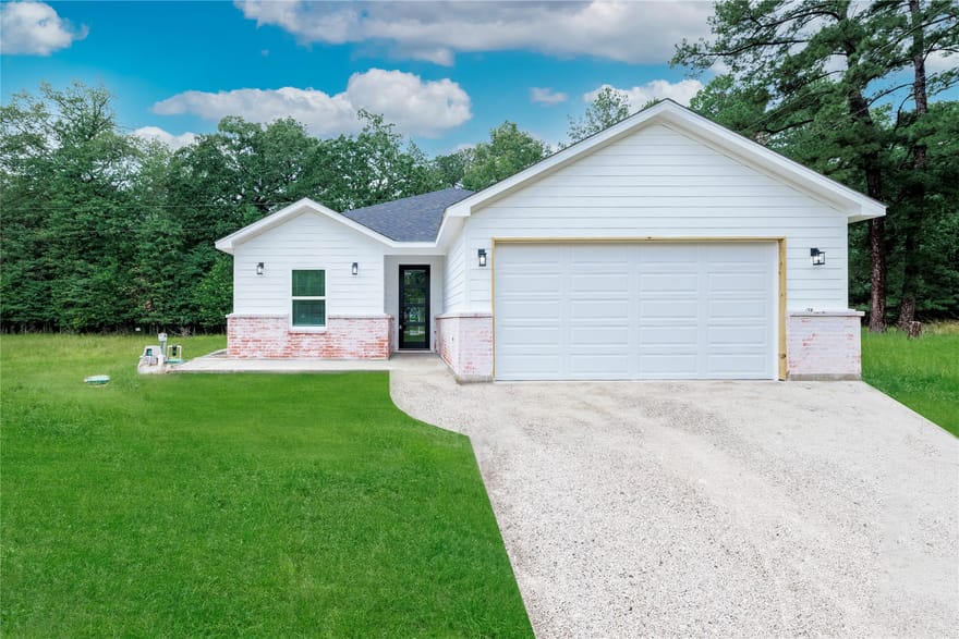 414 Peach Point Lane, Trinity, Texas