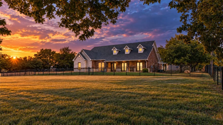 212 Oak Ridge Road, Denison, Texas