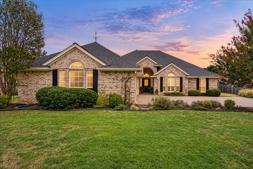 313 Casas Del Norte Street, Granbury, Texas