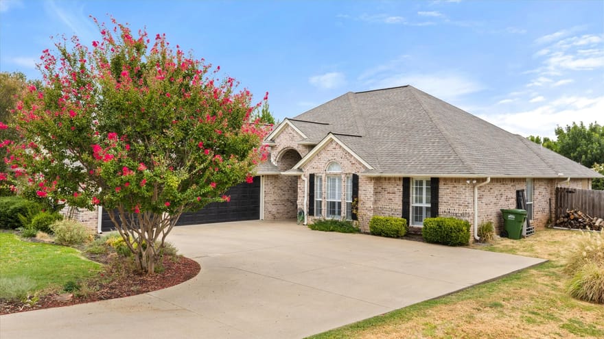 313 Casas Del Norte Street, Granbury, Texas