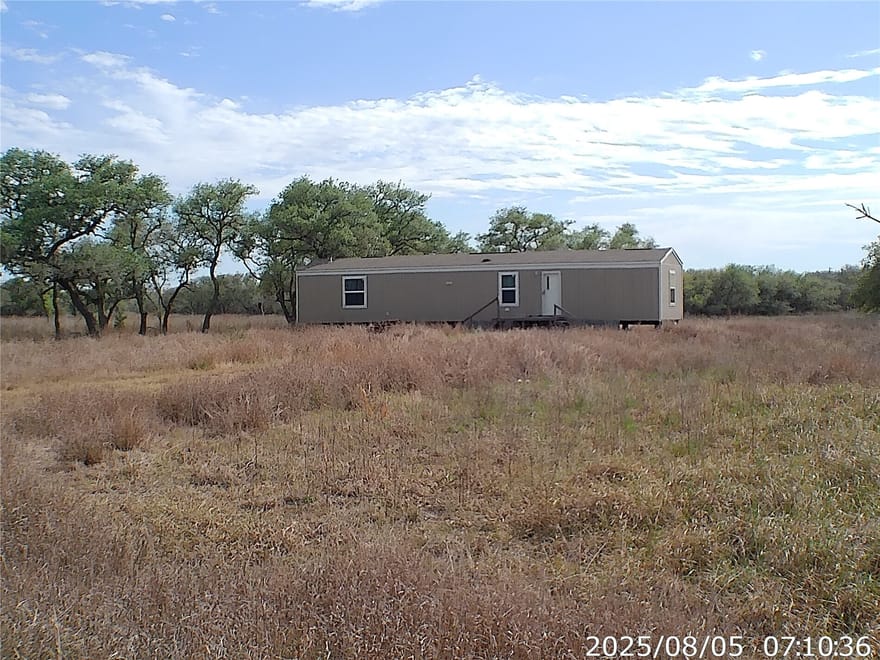 737 Private Road 1065, Hallettsville, Texas