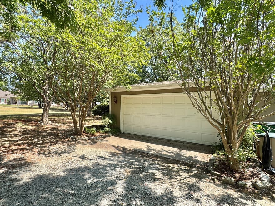 122 Pawnee Trail, Gainesville, Texas