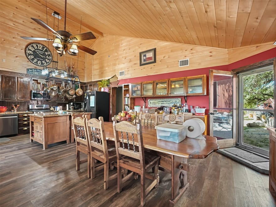 1850 W Ranch Road 337, Leakey, Texas