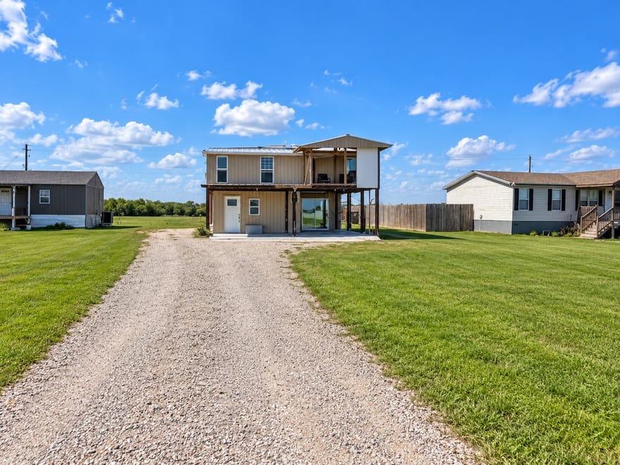 9102 Fresno Avenue, Alvin, Texas