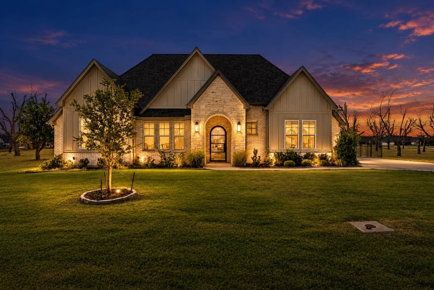 2703 Village Road, Granbury, Texas