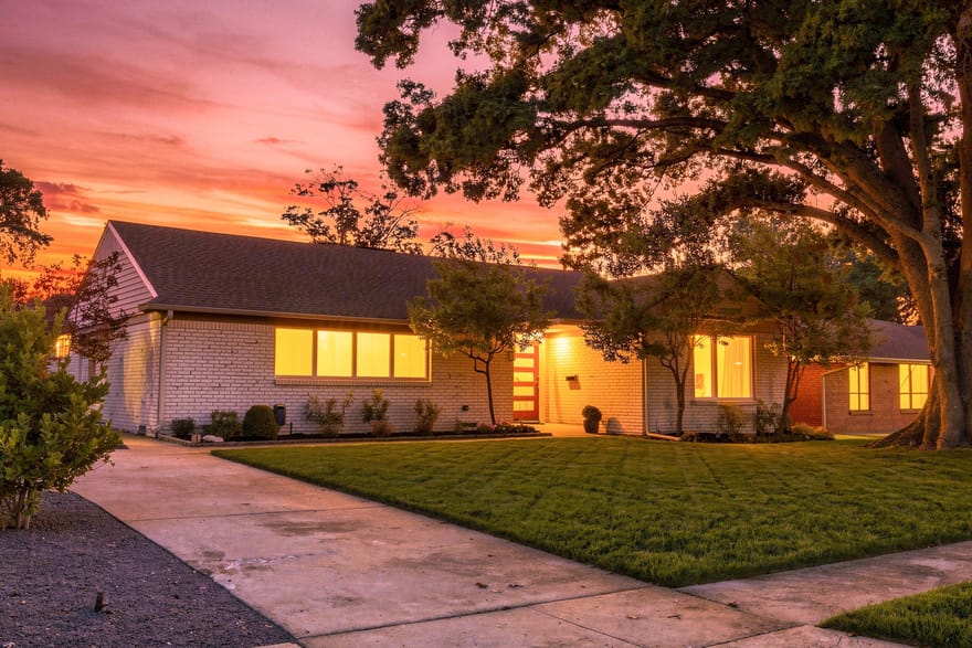 6211 Town Hill Lane, Dallas, Texas