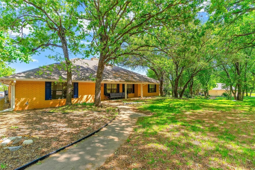 6212 Westover Drive, Granbury, Texas