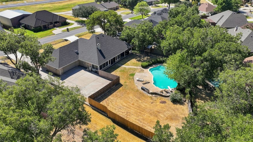 9014 Woodlawn Drive, Granbury, Texas
