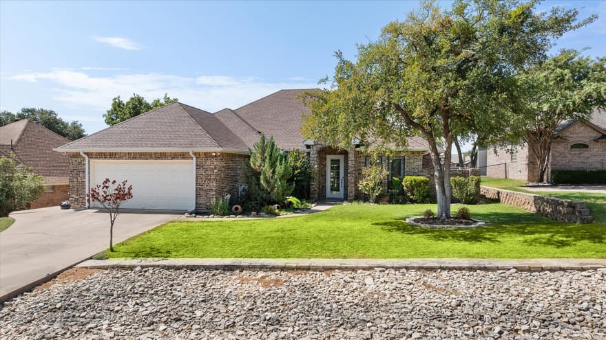 8712 Bellechase Road, Granbury, Texas