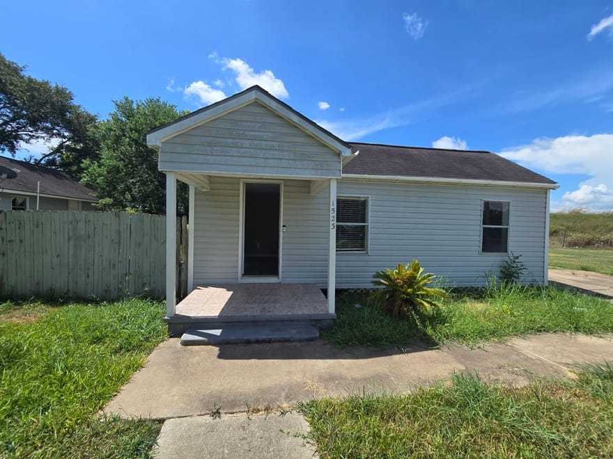 1523 N Avenue F, Freeport, Texas