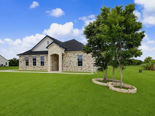 1220 Appaloosa Circle, Angleton, Texas