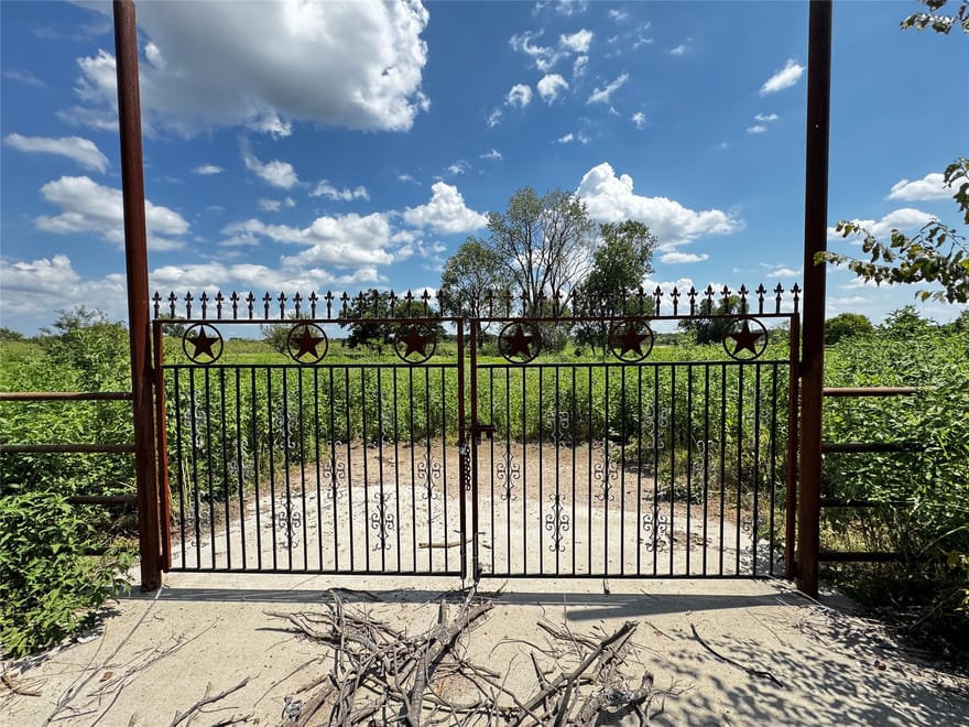 1211 W Simonds Road, Seagoville, Texas