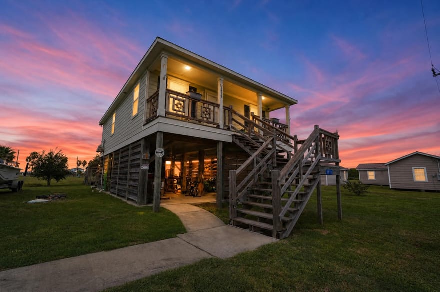 1811 Broadway Avenue, Port Bolivar, Texas