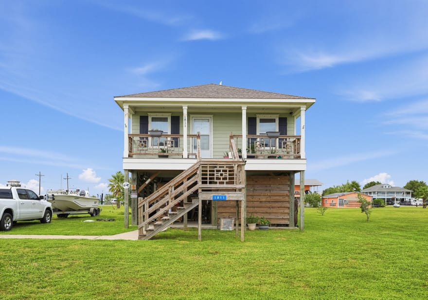 1811 Broadway Avenue, Port Bolivar, Texas