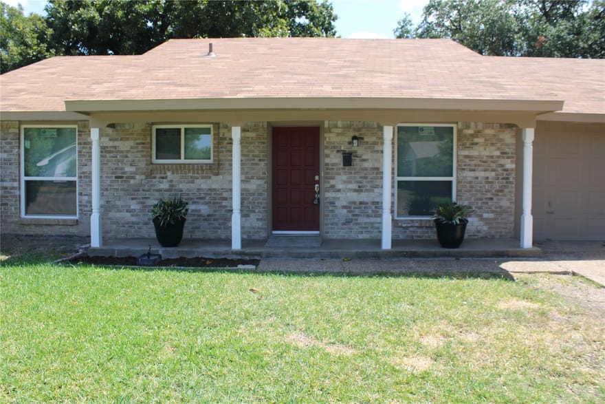 918 Heritage Circle, Garland, Texas