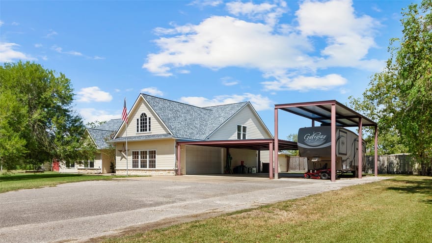 111 County Road 932, Alvin, Texas